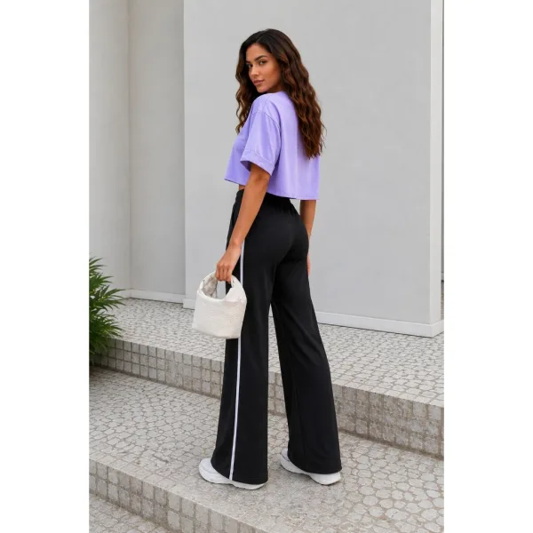 Pantalona Feminina de Moletom com Listra Lateral Calça pantalona feminina de moletom com listra lateral e cós alto