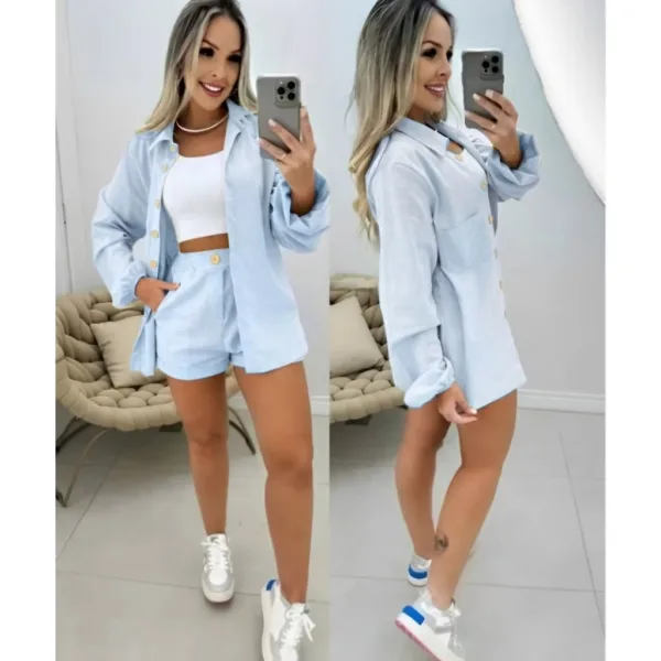 Conjunto feminino social azul-bebê com blazer e short Conjunto feminino social azul-bebê com blazer e short