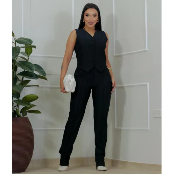Conjunto feminino social com colete e calça de alfaiataria Conjunto feminino social com colete de botão forrado e calça de alfaiataria