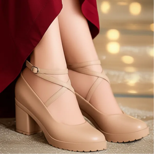 Scarpin Boneca Tratorado com Fivela | Estilo Social Sandália boneca scarpin feminina com fivela, tiras cruzadas e sola tratorada