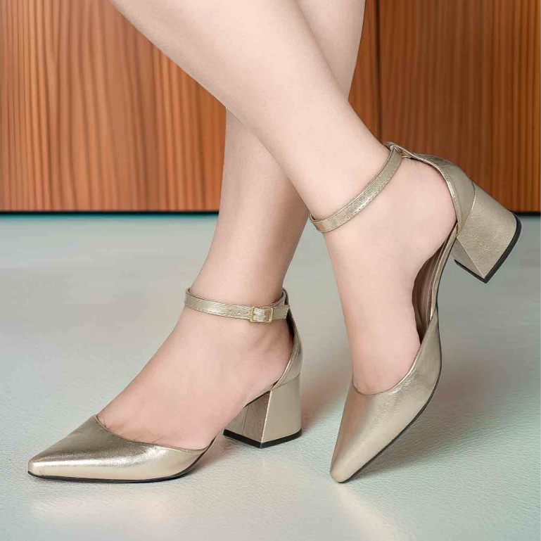 Scarpin Mule Feminino com Fivela e Salto Médio Scarpin mule feminino com cinto de fivela e salto médio