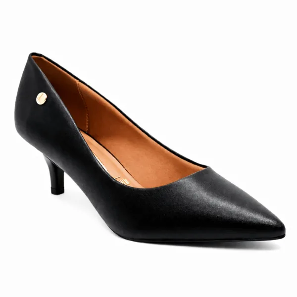 Scarpin Preto de Salto Fino Baixo para Looks Casuais Scarpin feminino preto com salto fino baixo para looks casuais