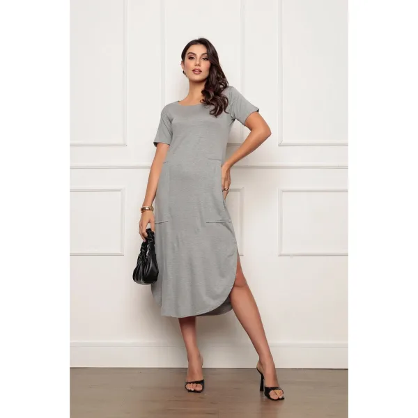 Vestido midi cinza com bolsos e fenda lateral Vestido midi cinza de manga curta com gola canoa, fenda lateral e bolsos