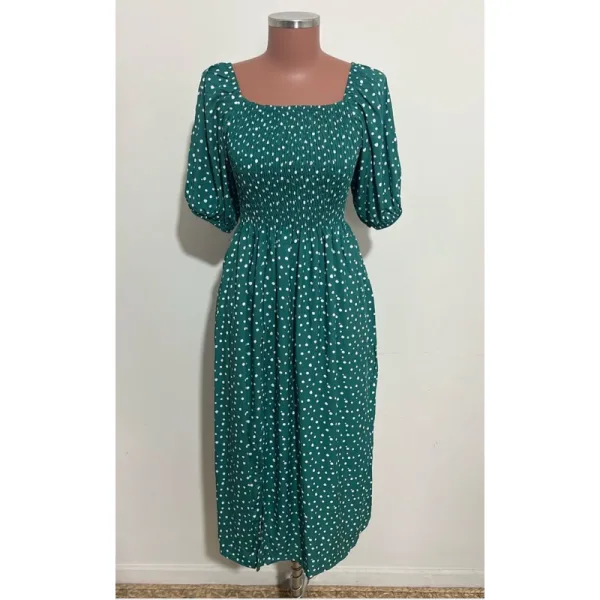 Vestido Midi Verde com Fenda e Manga Curta Feminino Vestido midi verde com elastec, fenda e manga curta