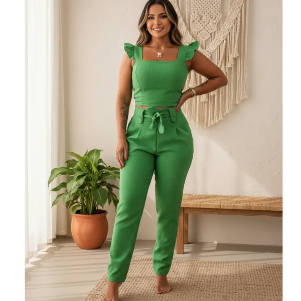 Conjunto feminino social com calça e cropped de alça larga Conjunto feminino social com calça e cropped de alça larga com babado